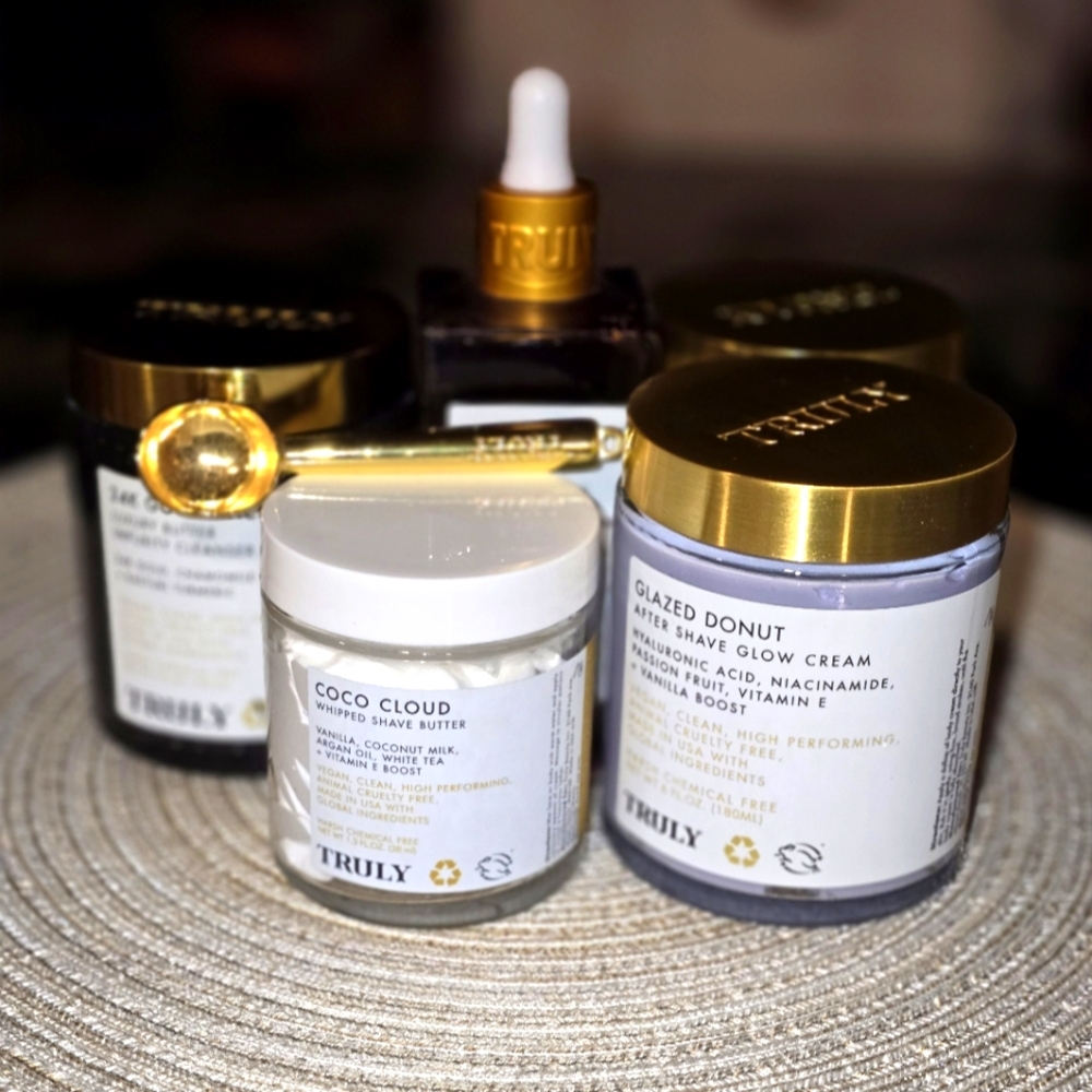 Brand New Glazed Donut Shave Set